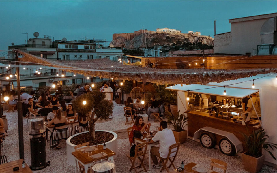 ευτυχώς-έχουμε-τις-ταράτσες-24-μαγαζιά-561895078