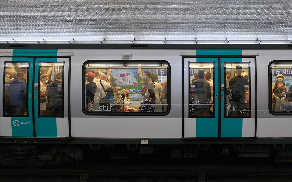 γαλλία-η-υπουργός-υγείας-ζητά-από-τους-561929707