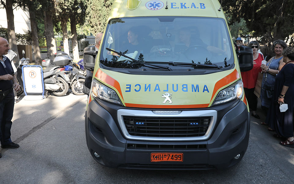 τροχαίο-στη-λεωφόρο-αθηνών-με-στρατιω-561929158