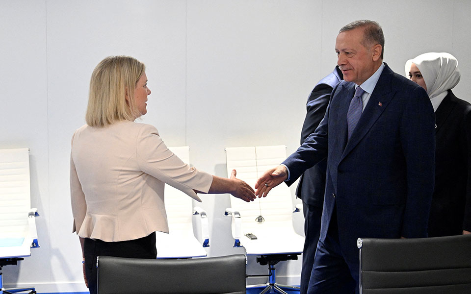 NATO: Σε εξέλιξη η συνάντηση Ερντογάν με τους ηγέτες Σουηδίας και Φινλανδίας-1