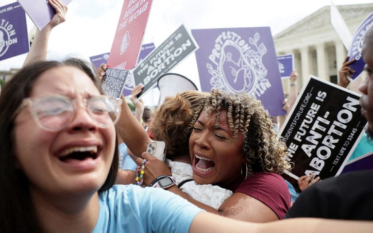 ηπα-ανατράπηκε-το-συνταγματικό-δικαί-561925912