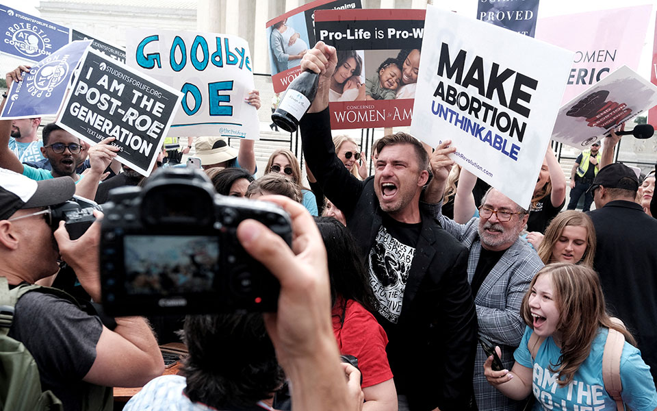 ηπα-υπό-αμφισβήτηση-η-νομολογία-που-νο-561925942