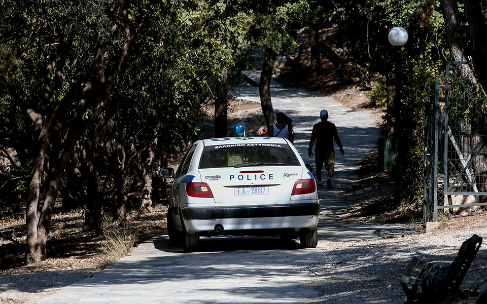 χαλκιδική-εισέβαλαν-σε-beach-bar-πυροβόλησα-561919663