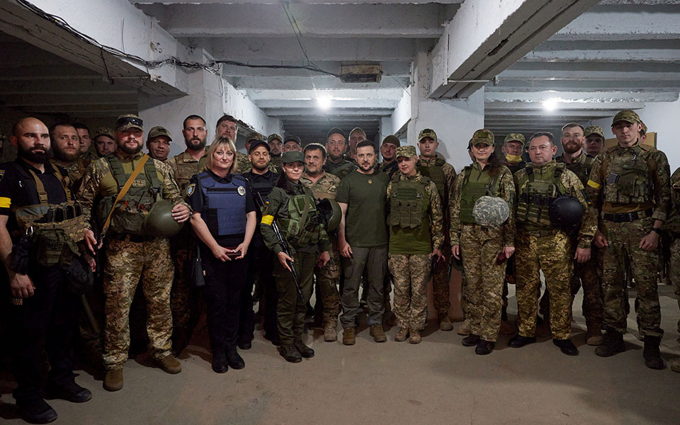 Ουκρανία: Ο Ζελένσκι επισκέφθηκε για πρώτη φορά το Μικολάγεφ και την Οδησσό-1