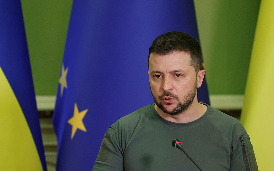 ζελένσκι-ο-ουκρανικός-στρατός-διέβη-κ-561910708