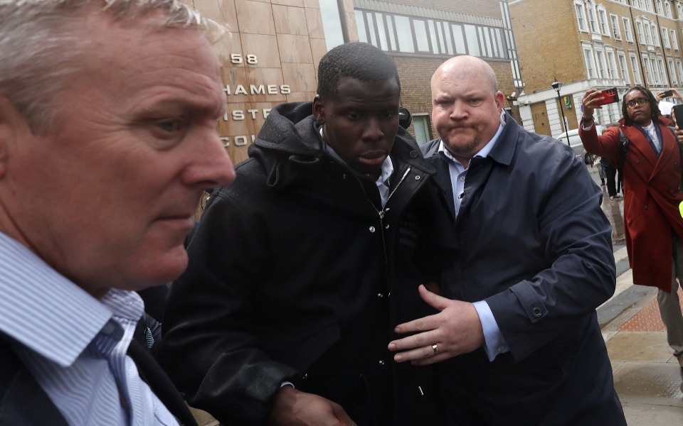 κερτ-ζουμά-τιμωρήθηκε-για-κακοποίηση-561888394