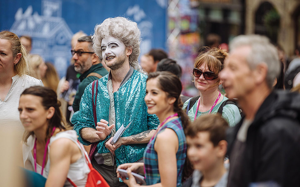 75ο-edinburgh-fringe-festival-όλη-η-πόλη-μια-γιορτή-561975379