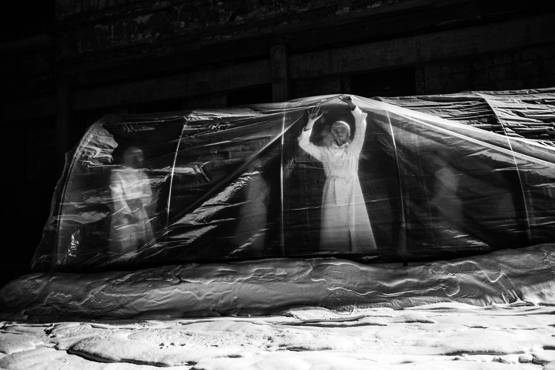 «Ζούμε σαν ζόμπι ελπίζοντας»-1