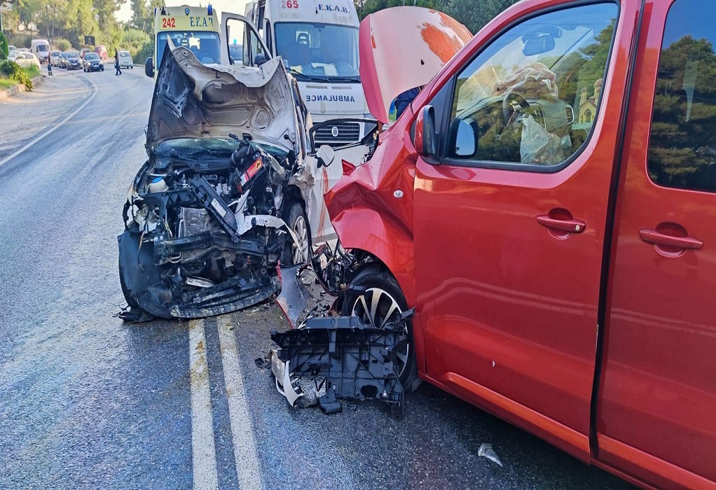 Χαλκιδική: Τροχαίο δυστύχημα με έναν νεκρό και επτά τραυματίες (εικόνες)-1