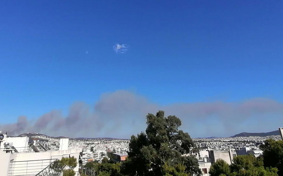 ξέσπασε-φωτιά-στο-νταού-πεντέλης-561964096