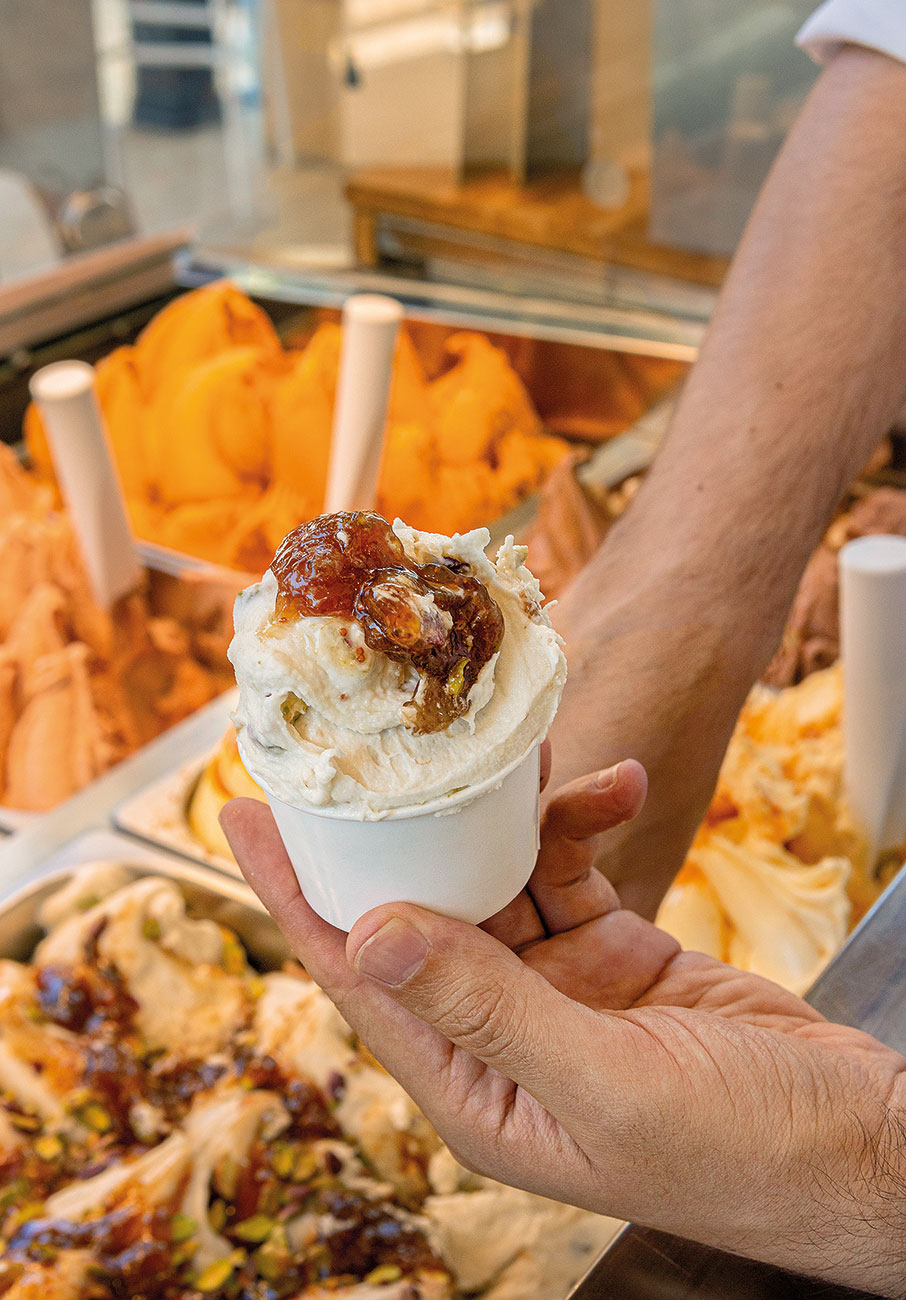 6 παγωτατζίδικα της Αθήνας που σερβίρουν γεύσεις ελληνικού καλοκαιριού-1