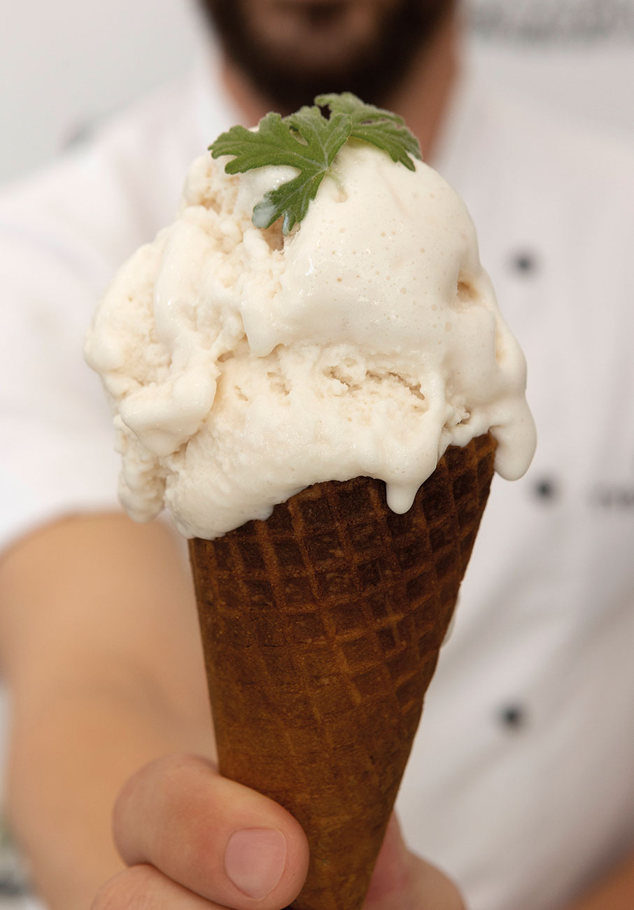 6 παγωτατζίδικα της Αθήνας που σερβίρουν γεύσεις ελληνικού καλοκαιριού-3