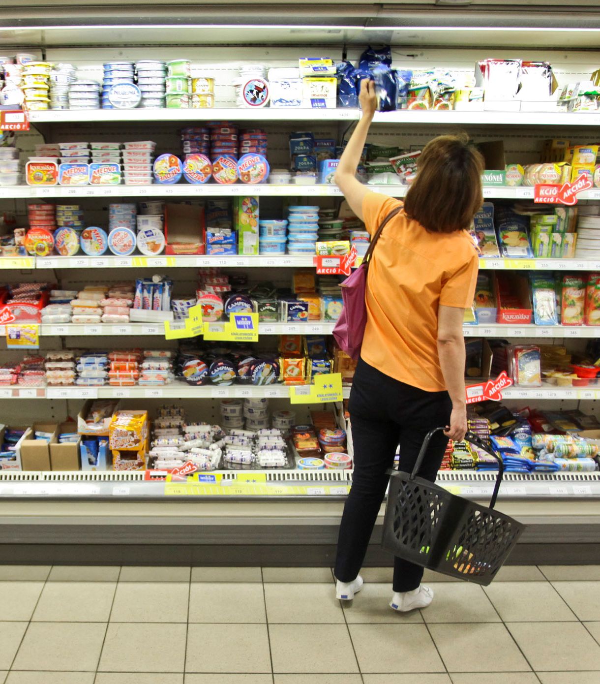 ανατιμήσεις-μείωσαν-τις-αγορές-τροφί-561969820