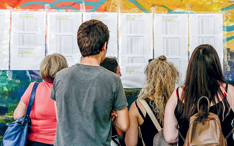 τρεις-μελλοντικοί-φοιτητές-μιλούν-στ-561975904