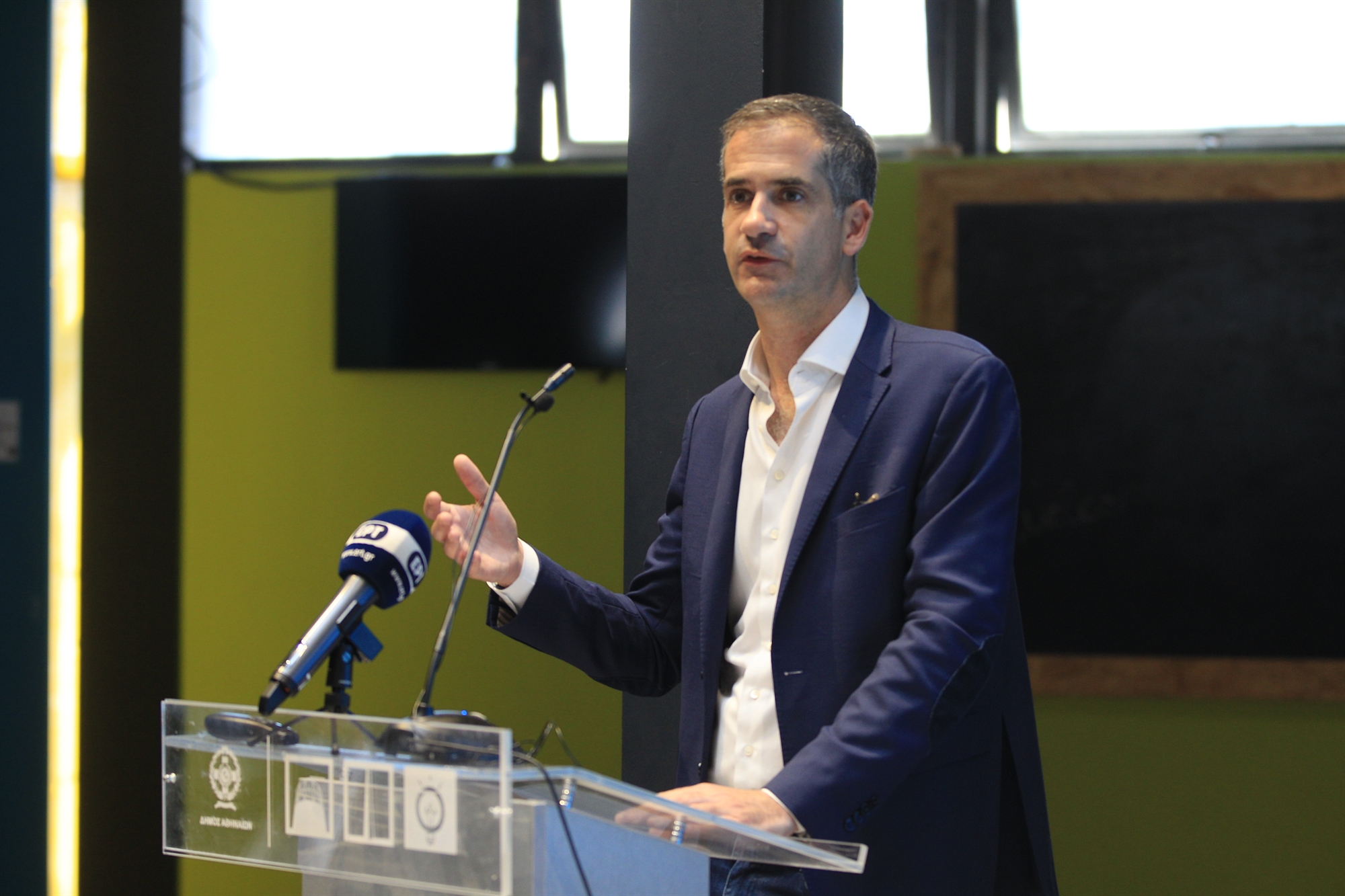 o-κ-μπακογιάννης-πήρε-το-όπλο-του-561953494