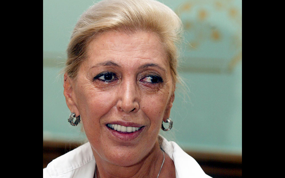 ντίνα-κώνστα-με-την-αρχοντιά-της-μαρκο-561941533