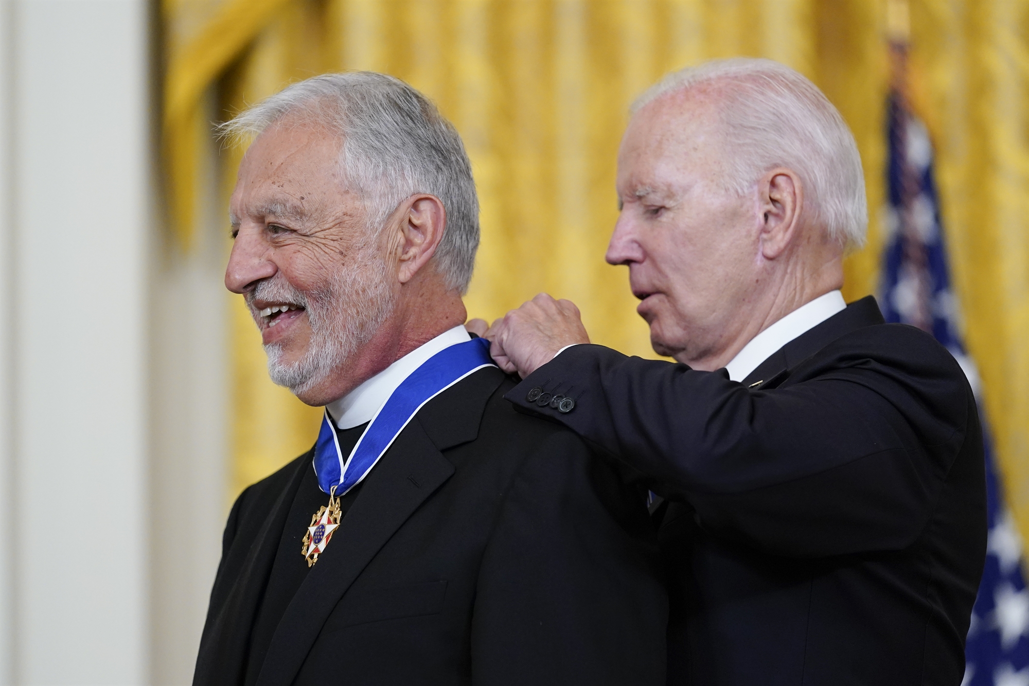 πατήρ-αλέξανδρος-καρλούτσος-οι-έλλην-561946087