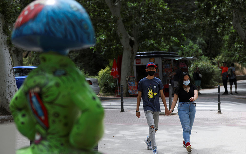 ecdc-στο-βαθύ-κόκκινο-η-ελλάδα-και-η-μισή-561956461