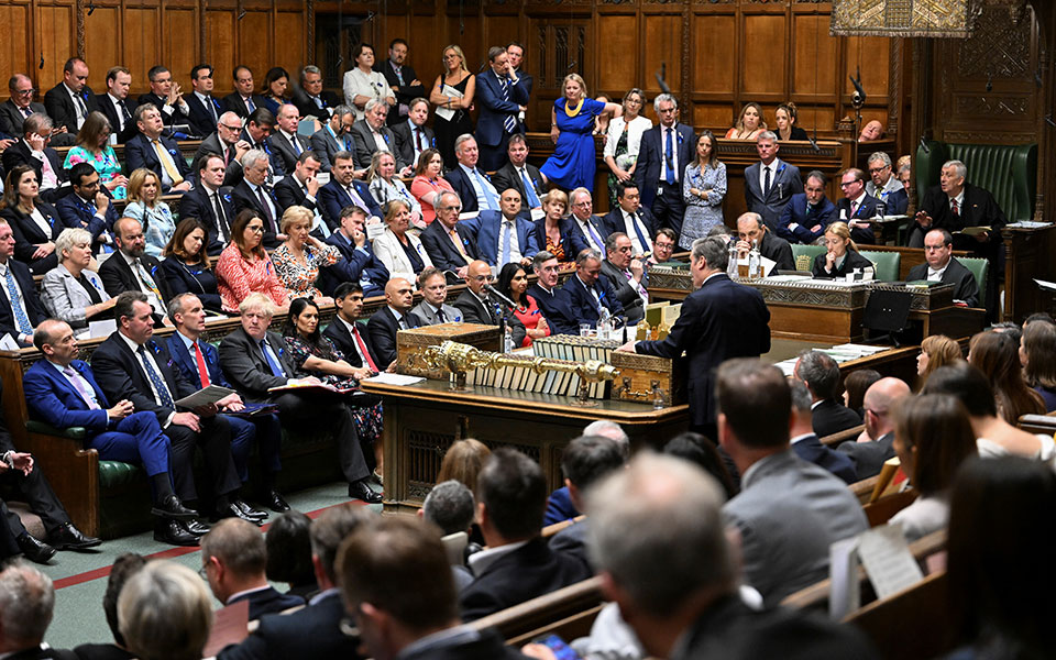 βρετανία-τέσσερις-νέες-αποχωρήσεις-γ-561944068