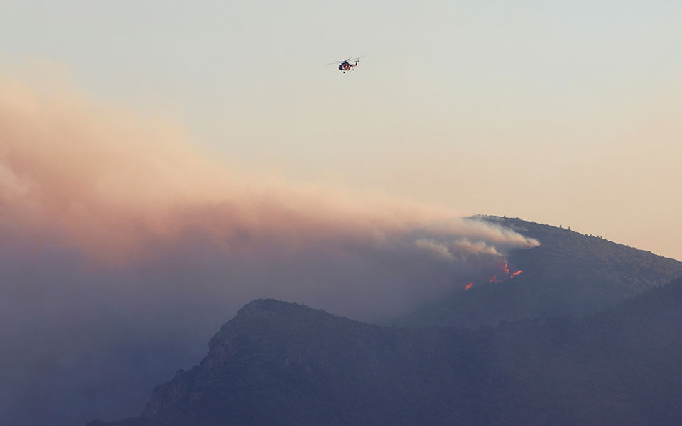 φωτιά-στη-σάμο-συνεχίζεται-η-μάχη-με-τι-561956155