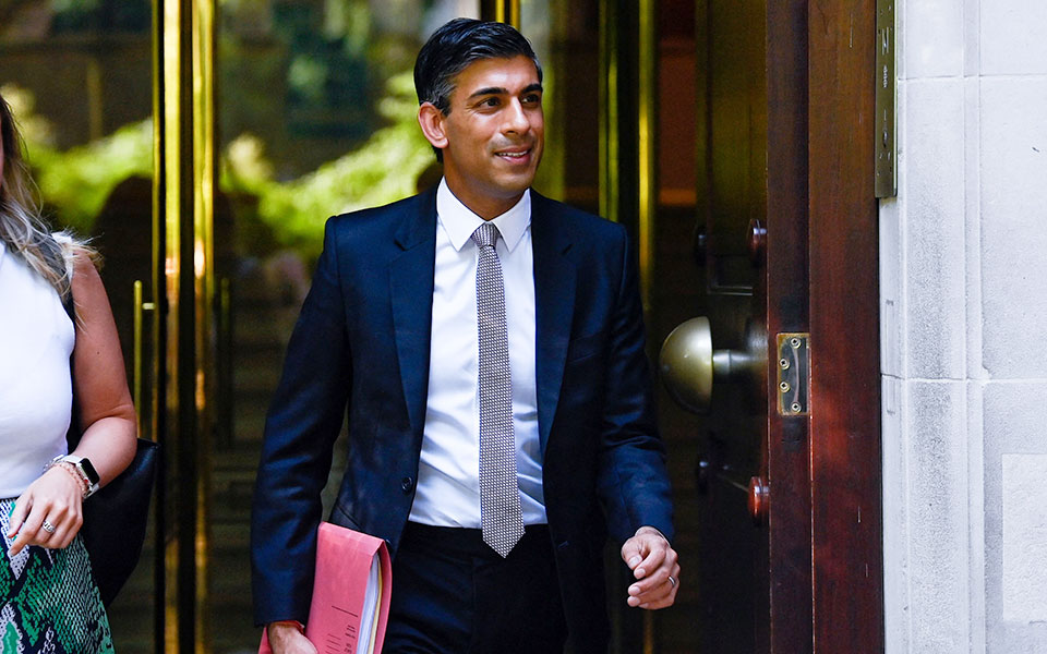 βρετανία-βγήκαν-τα-μαχαίρια-στους-συν-561957634