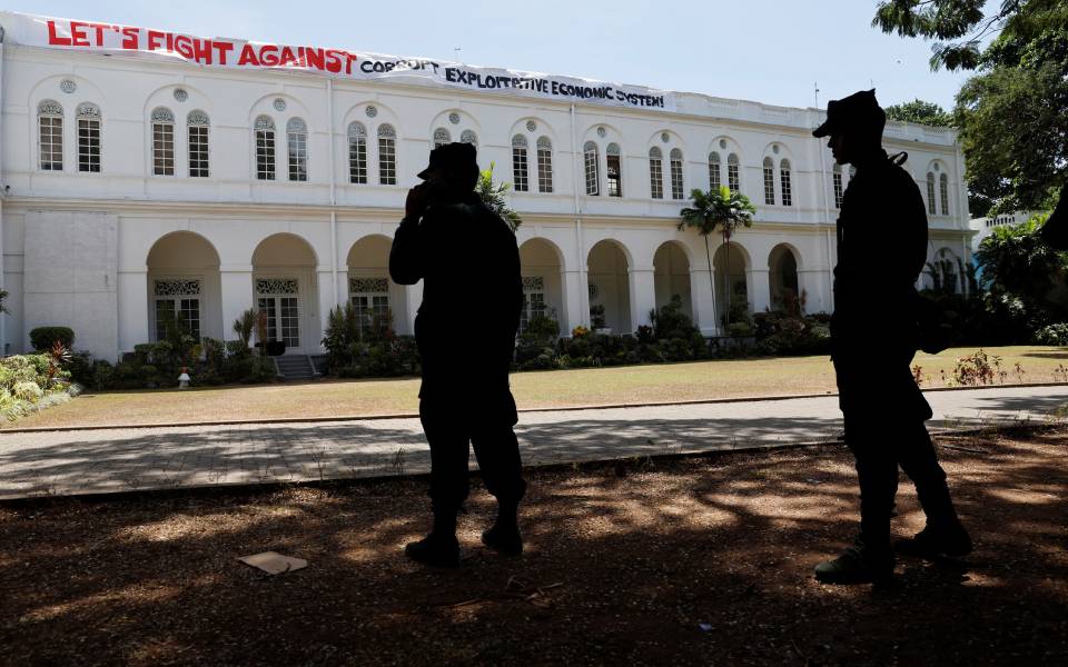 σρι-λάνκα-ο-ρατζαπάξα-έστειλε-την-παρα-561956689