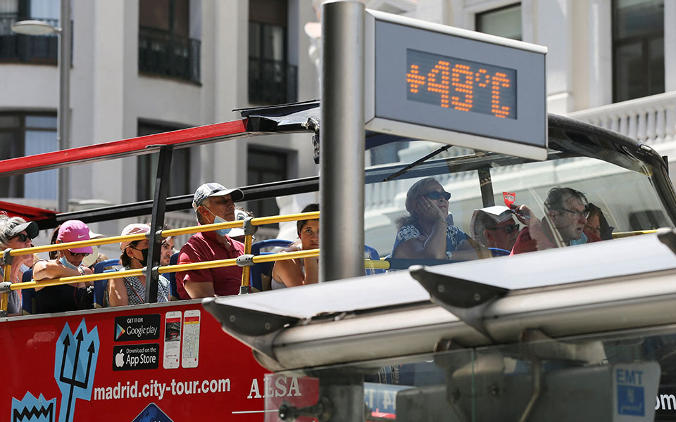 explainer-γιατί-καύσωνες-πλήττουν-ταυτόχρονα-561969004