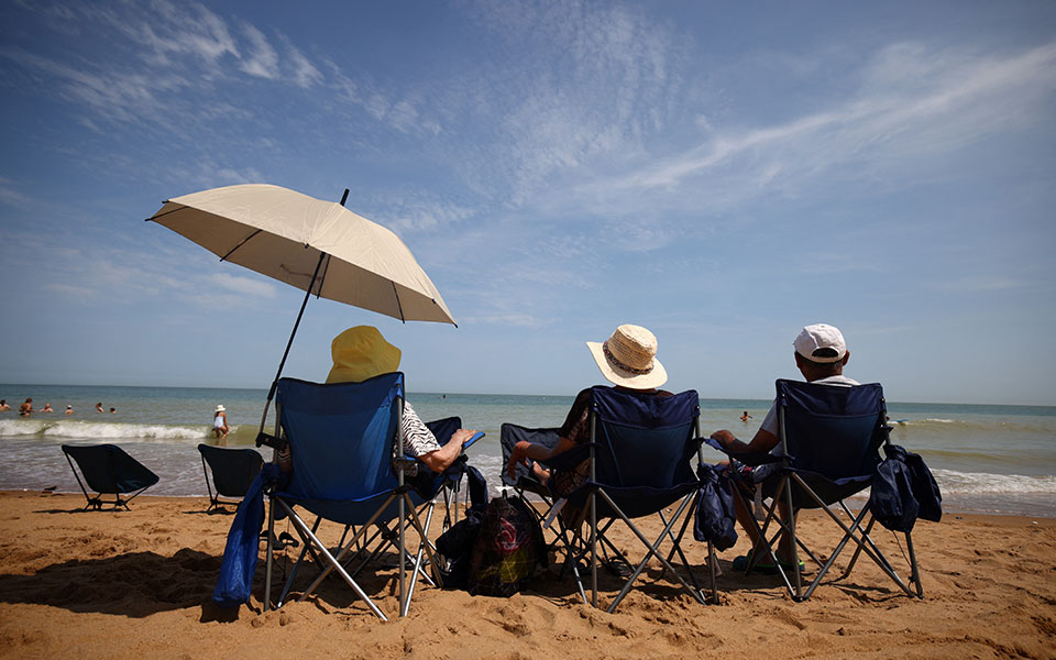«Η κλιματική αλλαγή επηρεάζει τους πάντες»: Καύσωνας διαρκείας και πυρκαγιές δοκιμάζουν την Ευρώπη-9