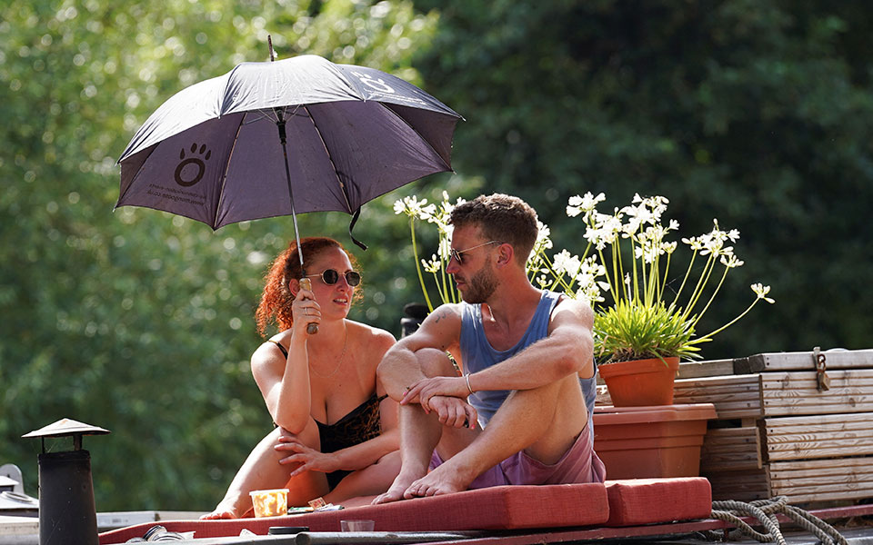 «Η κλιματική αλλαγή επηρεάζει τους πάντες»: Καύσωνας διαρκείας και πυρκαγιές δοκιμάζουν την Ευρώπη-11