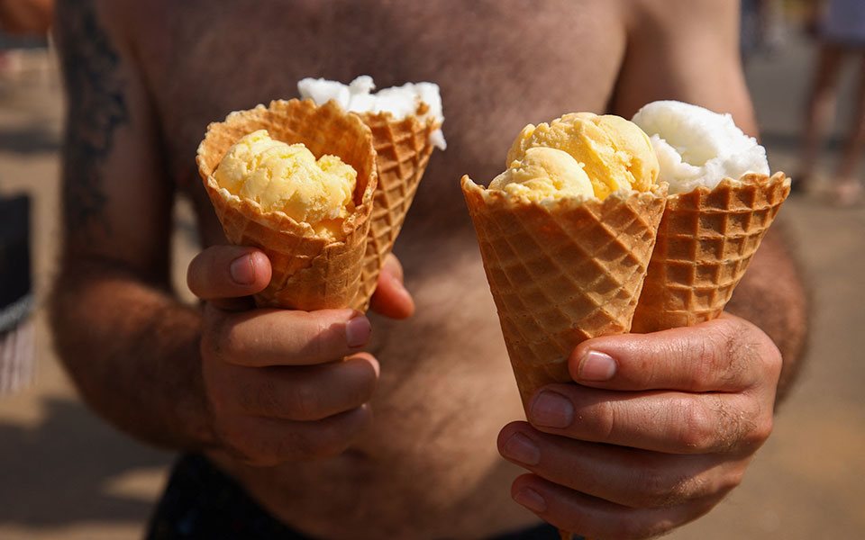 «Η κλιματική αλλαγή επηρεάζει τους πάντες»: Καύσωνας διαρκείας και πυρκαγιές δοκιμάζουν την Ευρώπη-12