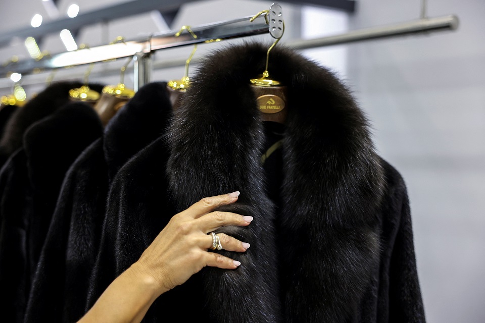 Οι κυρώσεις κατά της Ρωσίας «χτύπησαν» τους γουναράδες – To Reuters στην Καστοριά-4