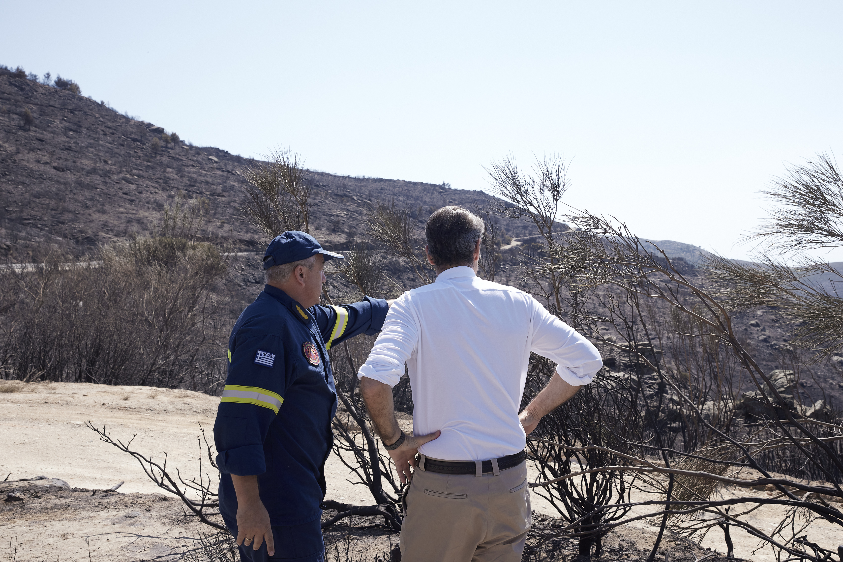 «Αυτοψία» Μητσοτάκη στις πληγείσες περιοχές της Πεντέλης-2