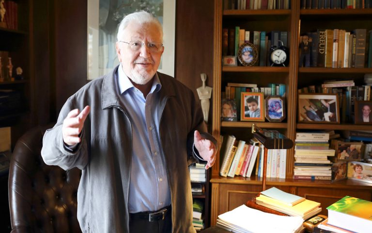 μεγάλο-κενό-στην-ψυχαναλυτική-κοινότ-561979450