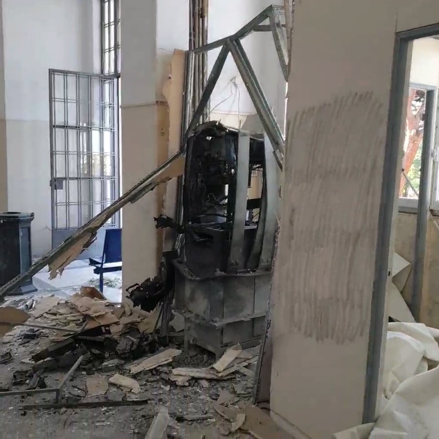 Μεγάλες ζημιές στο Σισμανόγλειο από την έκρηξη στο ΑΤΜ (εικόνες)-3