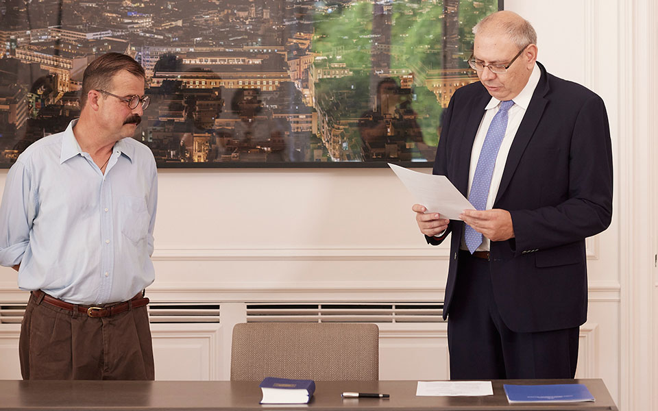 τιμητική-πολιτογράφηση-στον-κρίστοφ-561952336