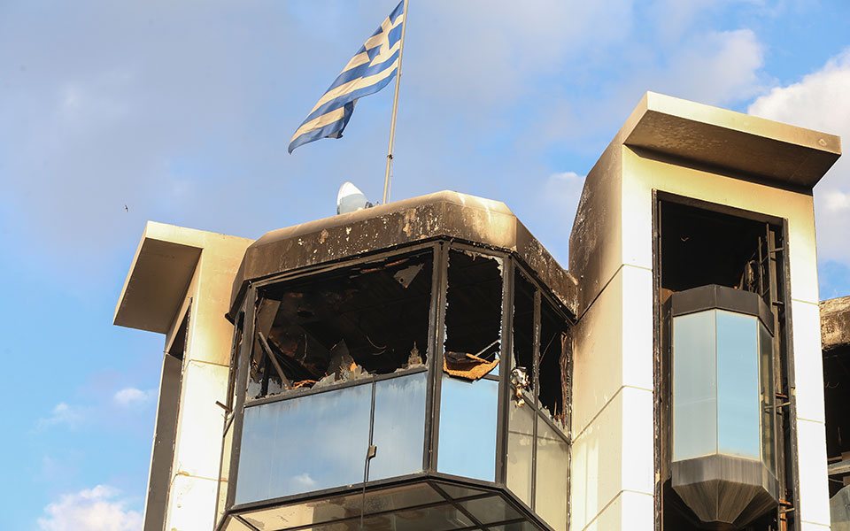 εμπρηστική-επίθεση-στον-real-fm-επικοινωνί-561954343