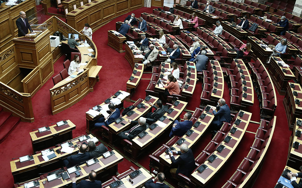 εκρηκτική-η-ατμόσφαιρα-στο-κοινοβούλ-561955837