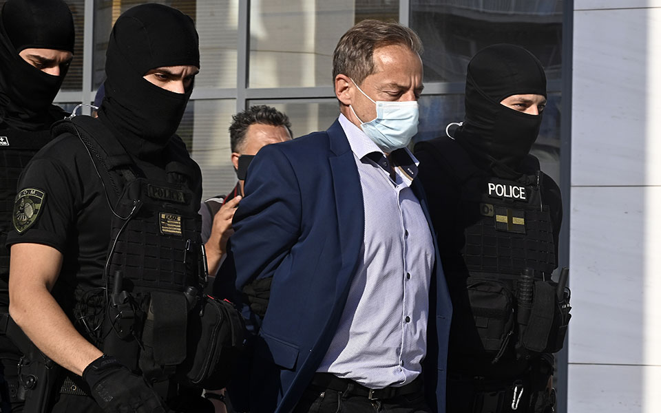 άρθρο-του-μ-καλογήρου-στην-κ-βιαστή-561971266