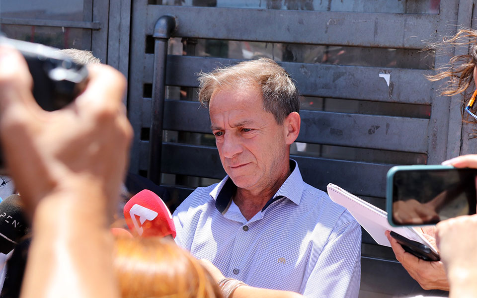 ρουβίκωνας-συνθήματα-με-σπρέι-στο-σπί-561957679