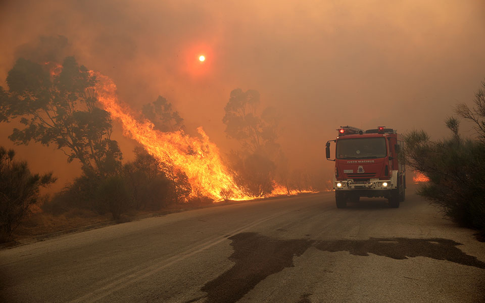 φωτιά-στην-πεντέλη-νέες-διακοπές-κυκλ-561964306