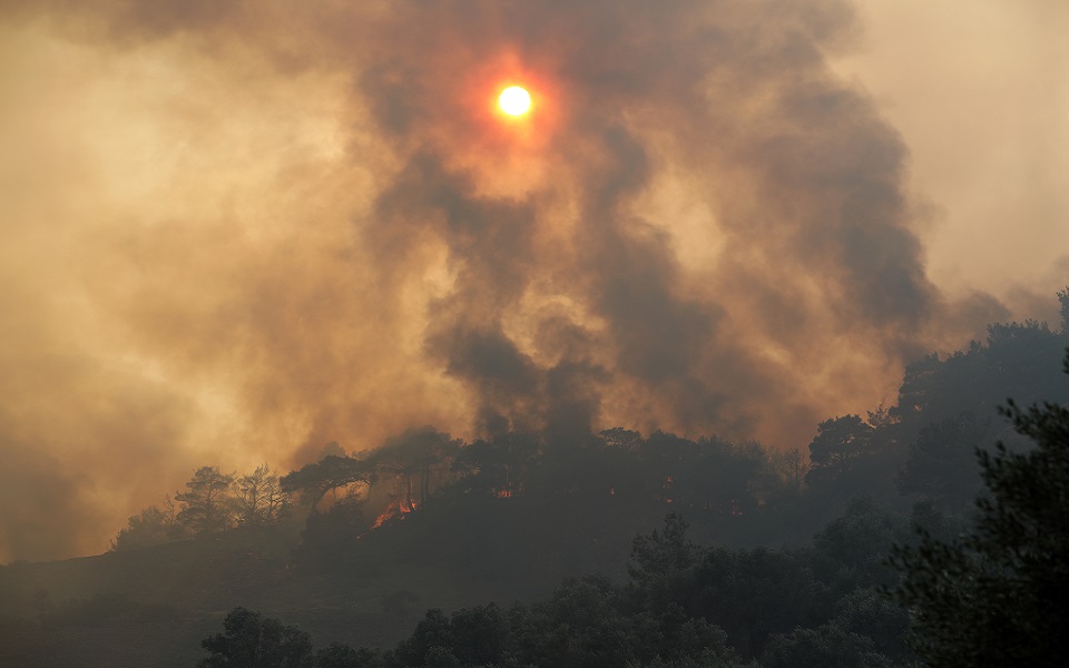 Δύσκολη νύχτα σε Ηλεία, Δαδιά και Λέσβο – «Επικίνδυνη» και η Δευτέρα-2