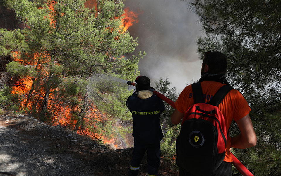 Φωτιά: Ένα ενεργό μέτωπο στη Λέσβο, βελτιωμένη η εικόνα στη Δαδιά-1