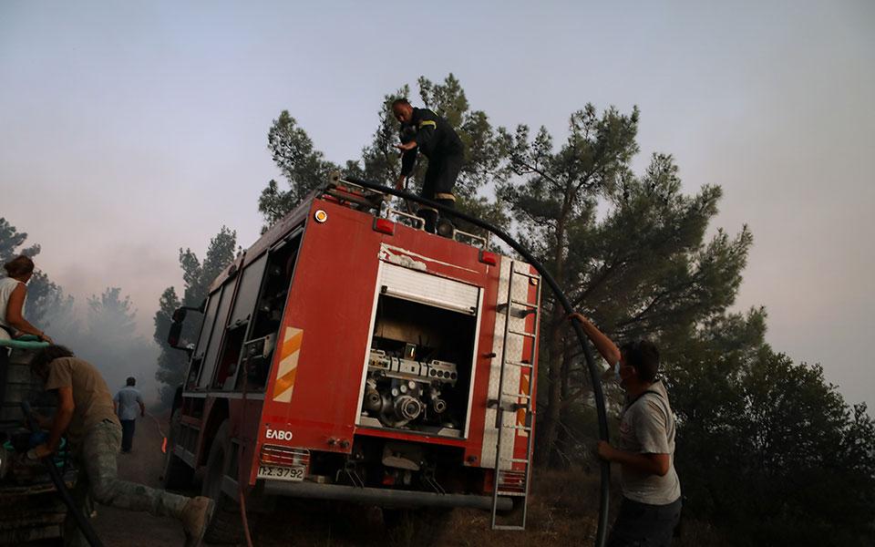 ζάκυνθος-σε-ύφεση-η-πυρκαγιά-στο-καλαμ-561981973