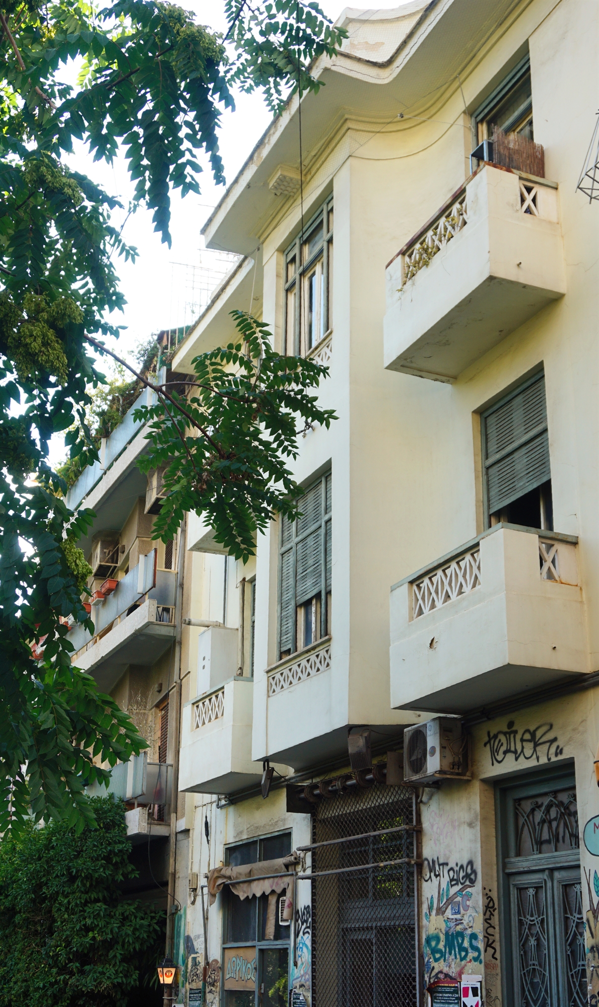 ζωοδόχου-πηγής-29-ένα-κτίριο-του-σωτήρη-561960322