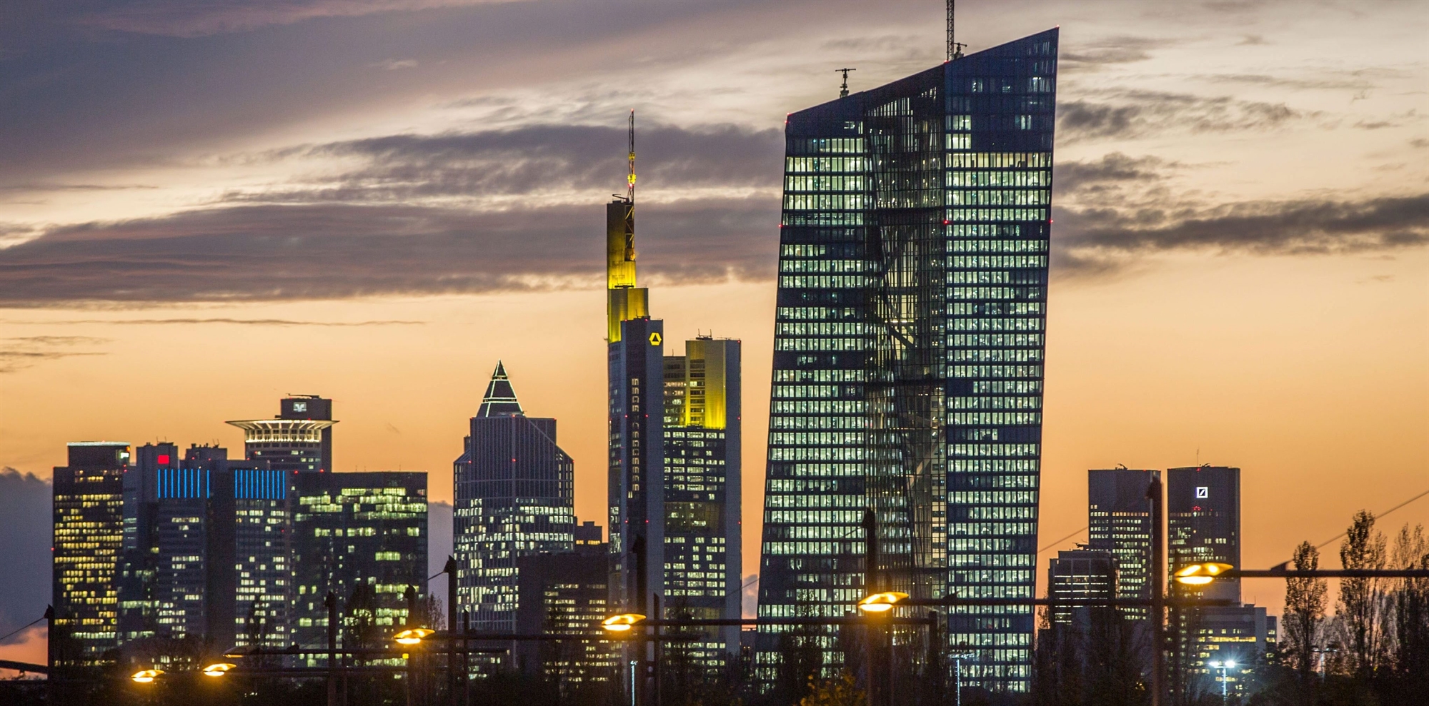 η-επόμενη-ημέρα-στη-νομισματική-πολιτ-561970816