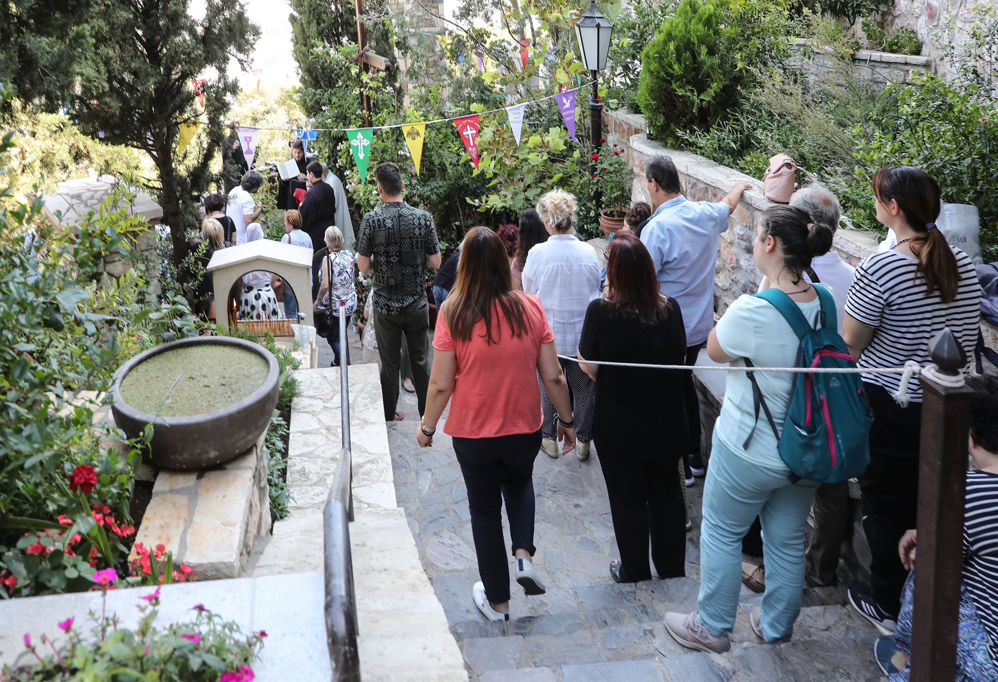 Αγ. Ισίδωροι: Θαύματα και αναθέματα στον Λυκαβηττό-2