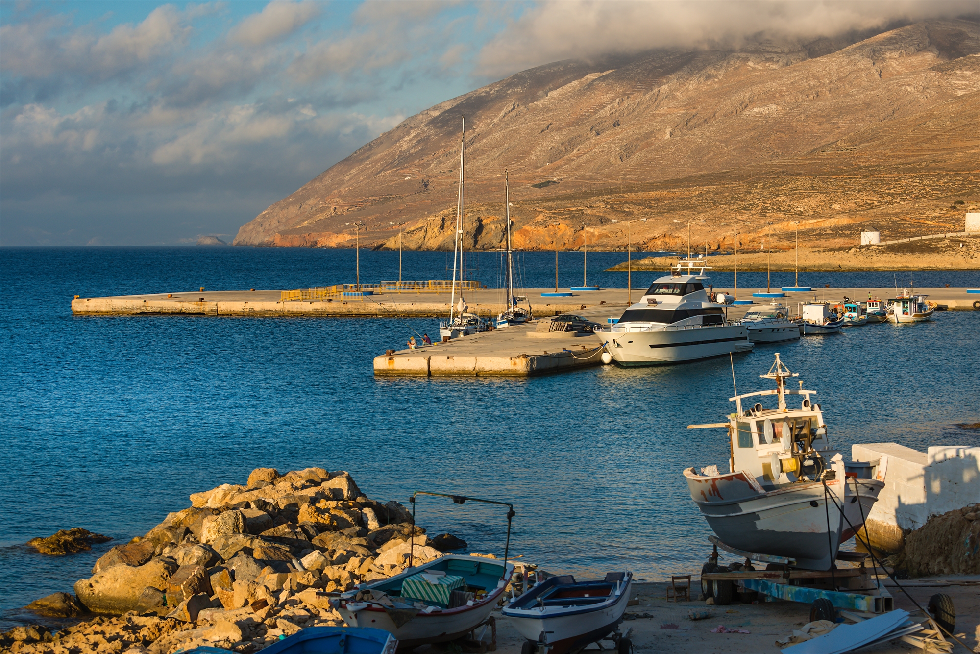 αλλα-νησιά-βουλιάζουν-εμείς-είμαστε-561962785