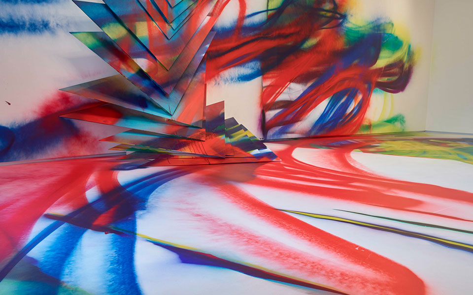 to-fondazione-louis-vuitton-στο-παρίσι-ντύνεται-στο-χρώμα-561972640