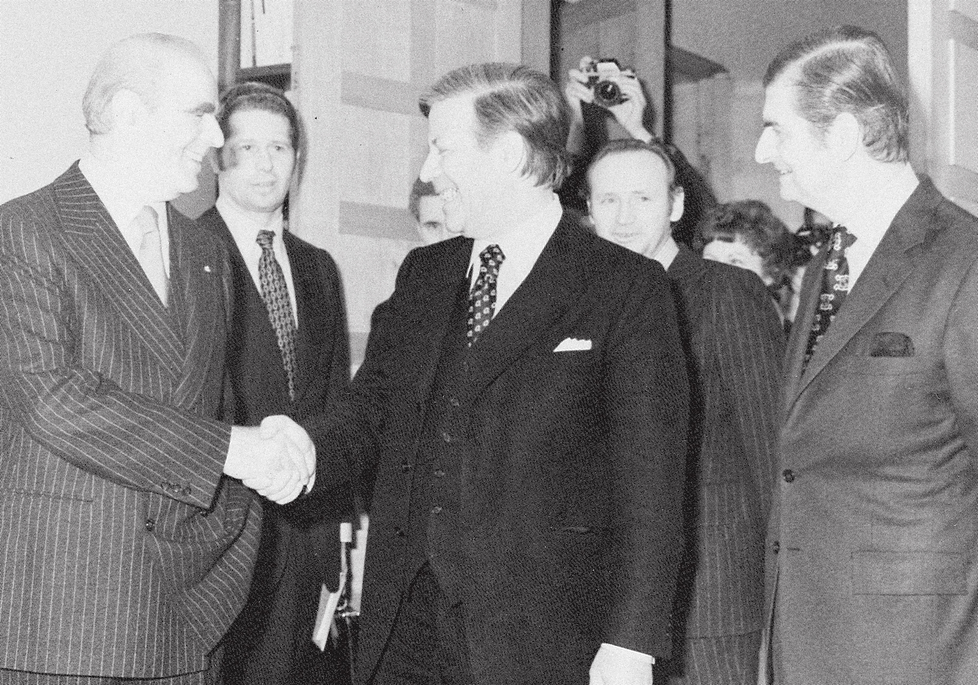 συμφωνία-ένταξης-της-ελλάδας-στην-εοκ-561959899