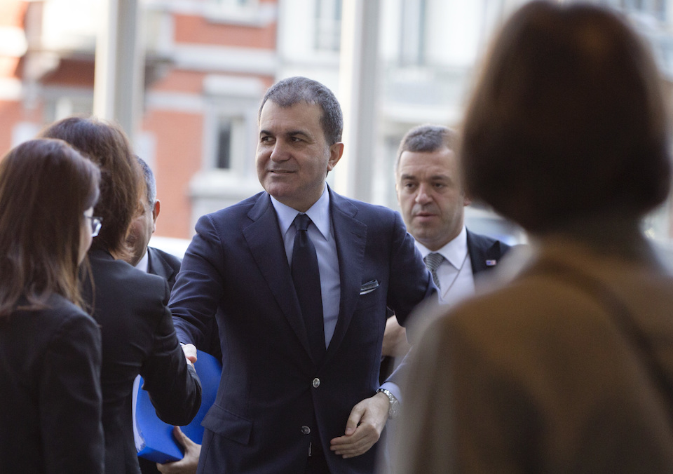 ομέρ-τσελίκ-βλέπει-πολιτικές-διακρί-561972802